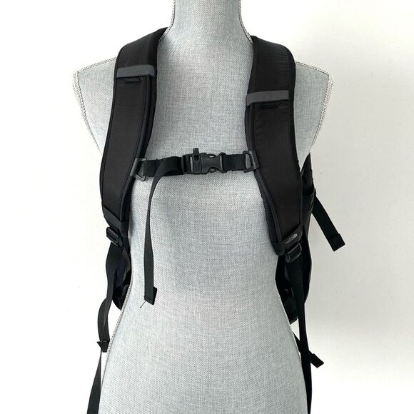 The North Face Recon FlexVent Black Backpack 15” Laptop Casual Office Gift NWOT - Picture 8 of 15